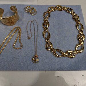 Gold Tone Jewelry Lot Necklaces Earrings Bracelet 5 Piece Lot